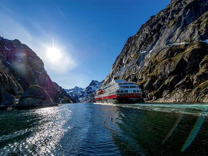 Image europe norvege express cotier dans le trollfjord