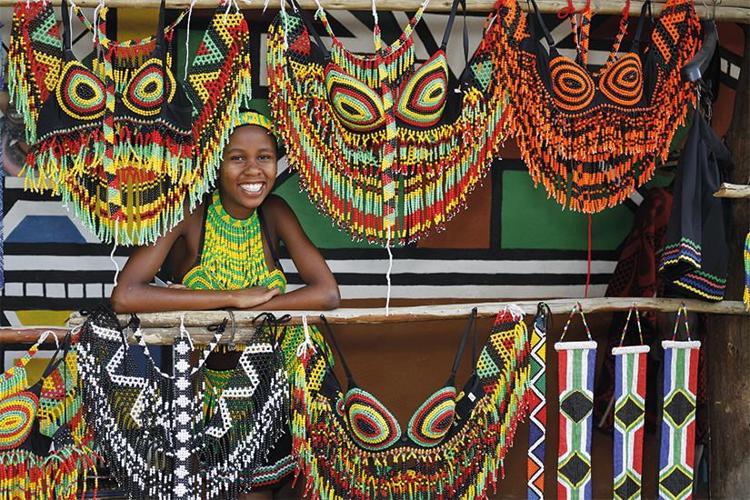 image Afrique du Sud femme zoulou vendant des souvenirs 12 it_157433350