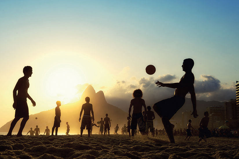 image Bresil Altinho plage silhouettes jouer football  fo