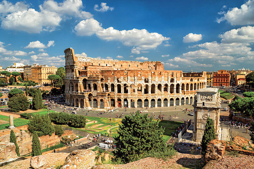 image Italie Rome vue panoramique du Colisee  it