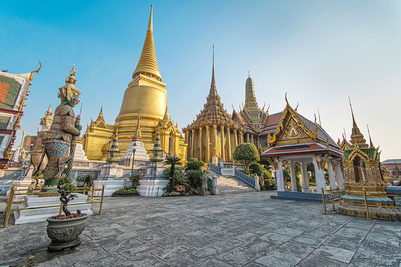 image Thailande Bangkok Phra Kaeo Temple Bouddha Emeraude  it