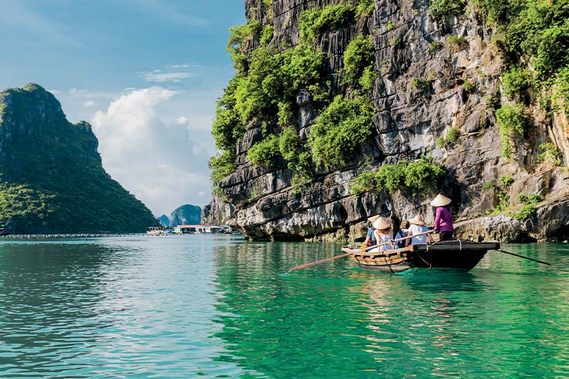 image Vietnam Baie d Halong Promenade en barque as_244376968