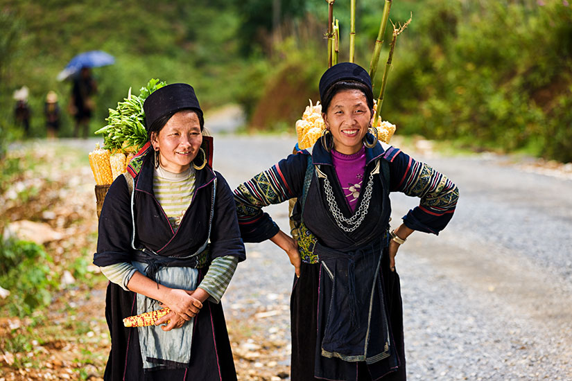 image Vietnam Sapa Femmes porter corn  it
