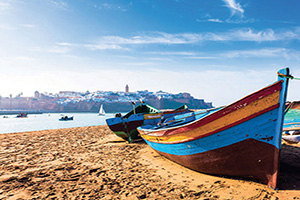 maroc rabat bateaux le long de la plage  it
